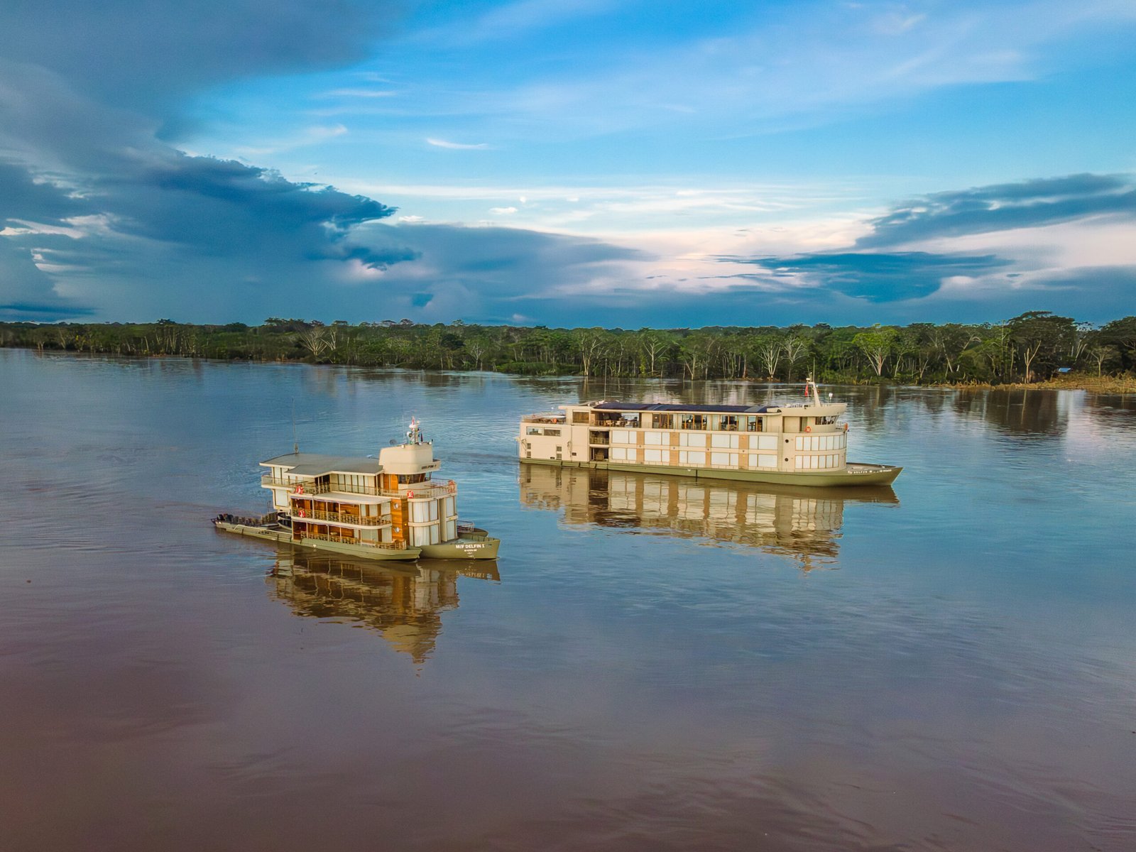 Delfin Amazon Cruises
